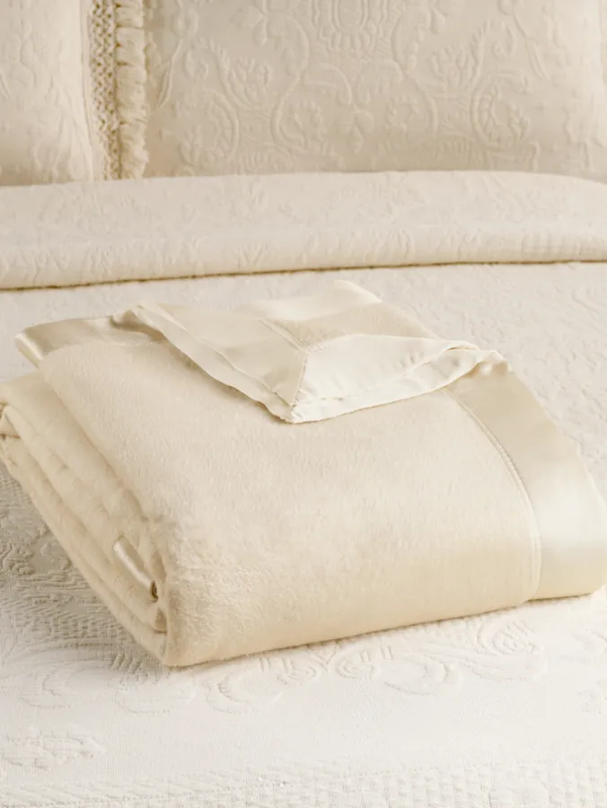 All-Season Silk and Cotton Blanket