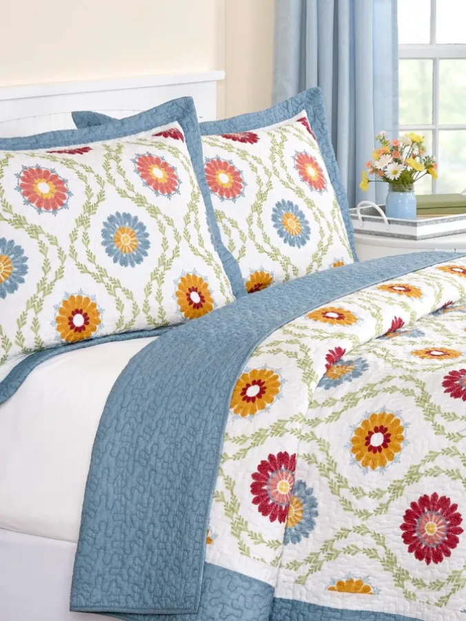Circles of Daisies Cotton Quilt or Pillow Sham