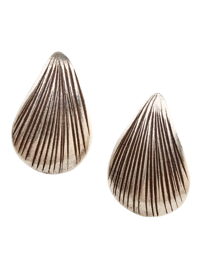 Etched Scallop Stud Earrings