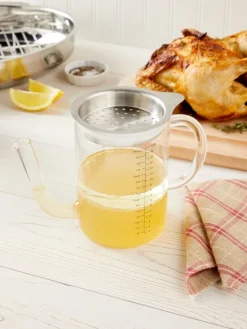 Gravy Separator With Strainer and Spout, 4 Cup