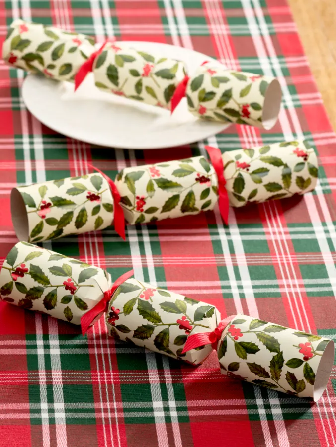 Holly Leaves Christmas Poppers, Set of 10