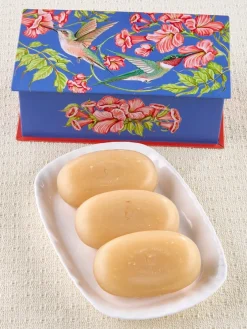 Hummingbird Tin With Oatmeal Almond Soap