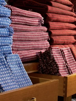 Mountain Weavers Original Mountain Weave Extended-Size Oblong Cotton Tablecloth