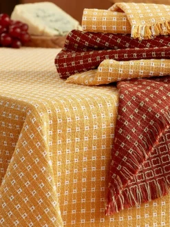 Mountain Weavers Original Mountain Weave Extended-Size Oblong Cotton Tablecloth