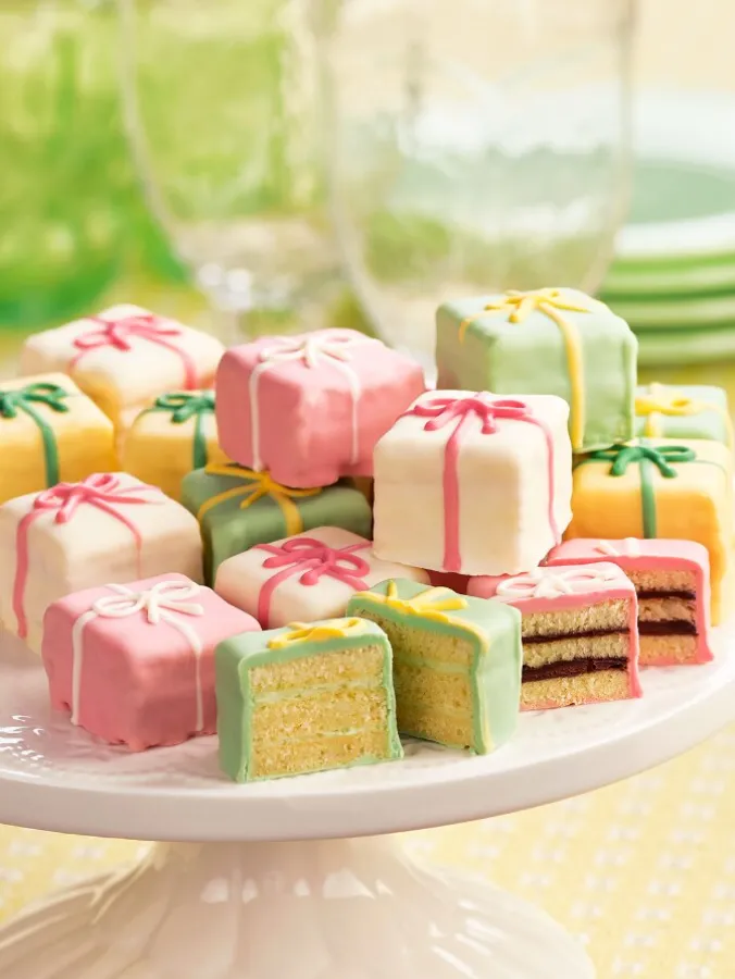 Party Petit Fours, 12 Cakes