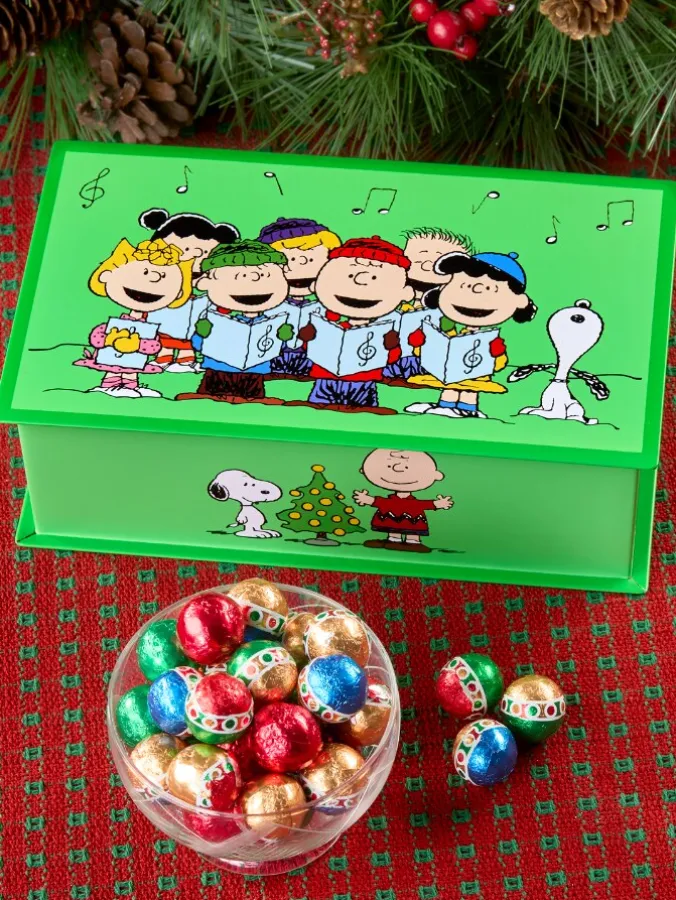 Peanuts Christmas Carolers Tin With Milk Chocolate Balls