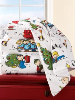 Peanuts Christmas Caroling Portuguese Cotton Bath Towel Collection