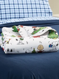 Peanuts Christmas Caroling Portuguese Cotton Double-Flannel Blanket