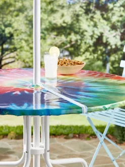 Stay-Put Round Elasticized Oilcloth Umbrella Tablecloth