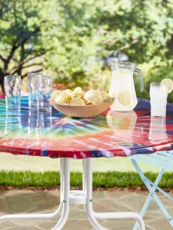 Stay-Put Round Elasticized Oilcloth Tablecloth
