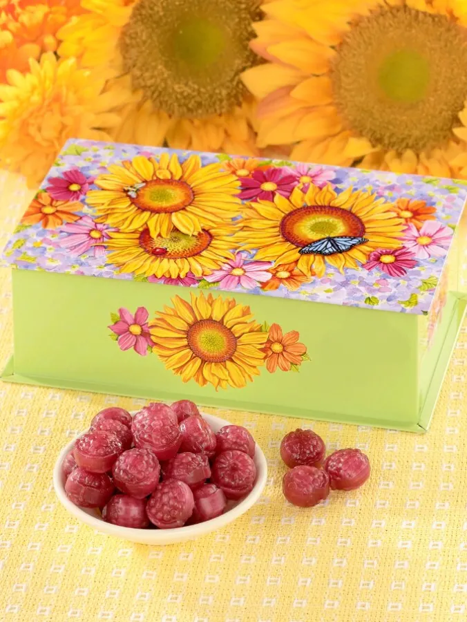 Sunflower Tin With Filled Raspberry Candy