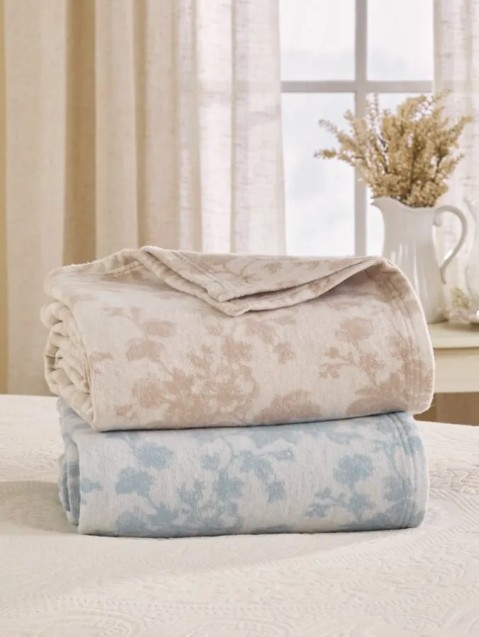 Ultra-Soft Jacquard Floral Toile Blanket