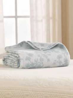 Ultra-Soft Jacquard Floral Toile Blanket
