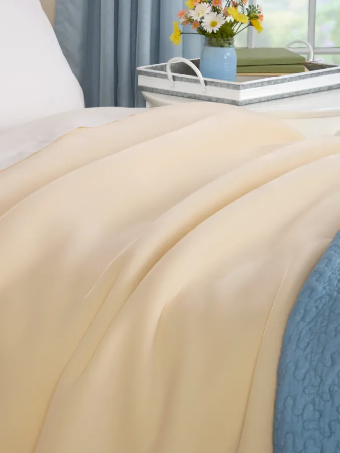 Vellux Original Plush Blanket