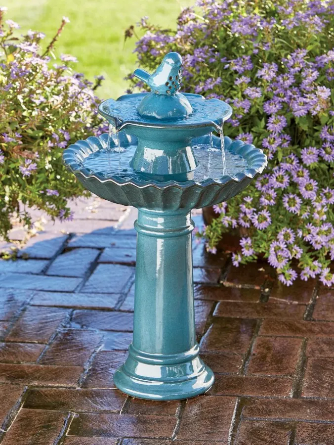 Vogel Two-Tiered Birdbath