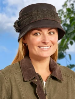 Women's Irish Bucket Hat With Tweed Accents