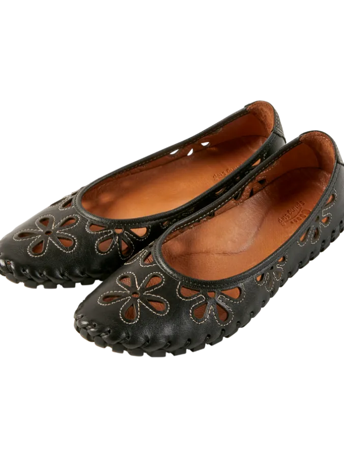 Women's Spring Step Eyelet Leather Slip-On Flats